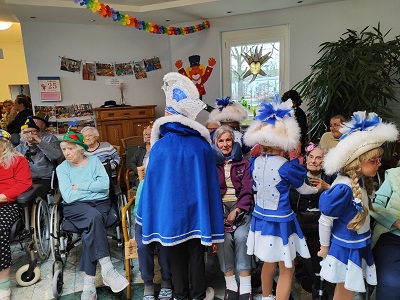 Fasching5kl BW mit Kinder.jpg