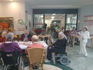 Geburtstagsfeir7 kl alle.jpg