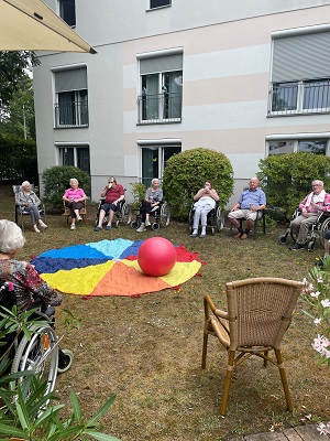 Gymnastik und Kognitive spiele im Garten 6 - Kopiekl.jpg