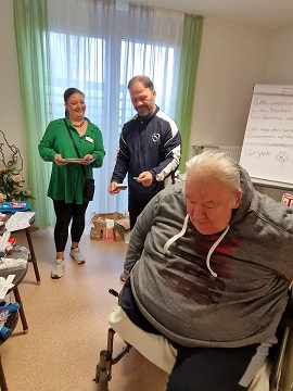 bei der Tombola 1.jpg